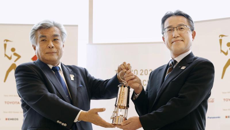 Das olympische Feuer wird offiziell an die Präfektur Fukushima übergeben. Das olympische Feuer wird offiziell an die Präfektur Fukushima übergeben.