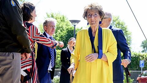 Prinzessin Margriet wählte einen farbenfrohen Look.