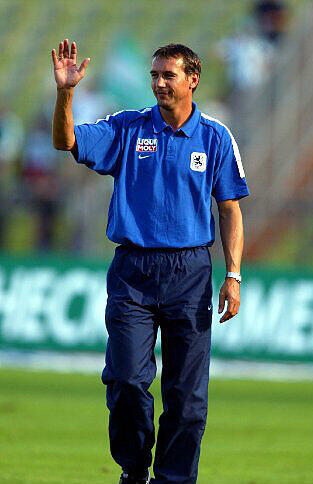 19.10.2001 - 11.03.2003: Peter Pacult wurde nach seiner aktiven Spielerkarriere Co-Trainer beim TSV. 2001 trat er die Nachfolge von Werner Lorant an.