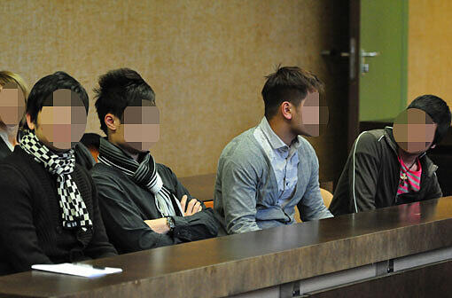 Die angeklagte Vietnamesen (v. l.): Tum H. (20) Quang N. (18), Duy N. (16) und Hong N. (18).