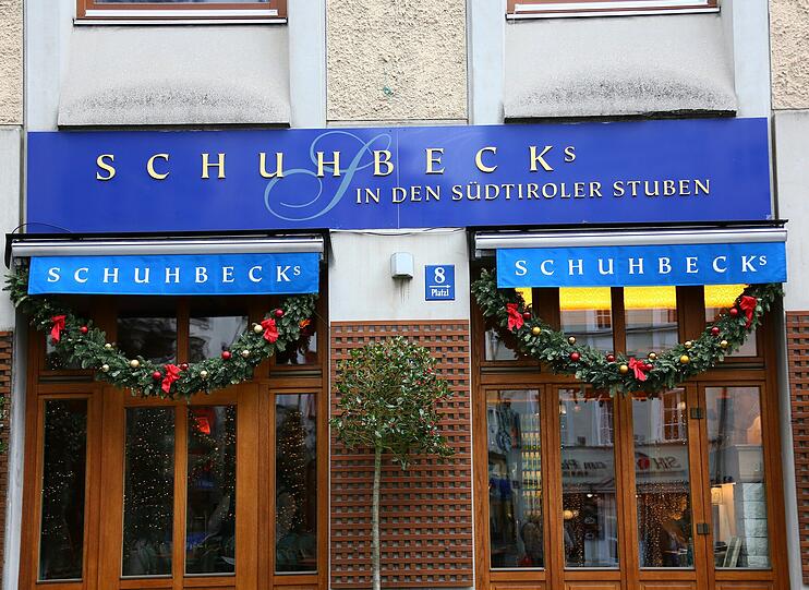 Alfons Schuhbeck ist mit ebenfalls 17 Punkten für seine "Südtiroler Stuben" vertreten.