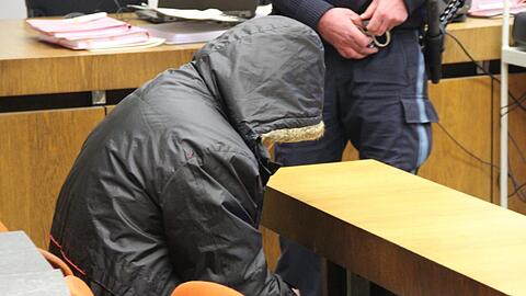 Der Angeklagte vor Prozessbeginn.