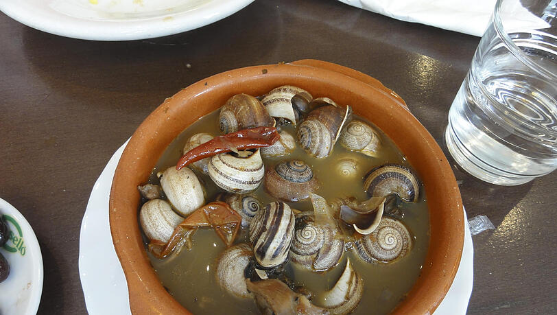 Schnecken mit viel Knoblauch munden im Restaurant Es Cruce in Manacor. Schnecken mit viel Knoblauch munden im Restaurant Es Cruce in Manacor.