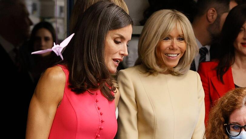 Königin Letizia von Spanien und Brigitte Macron im Königlichen Theater.