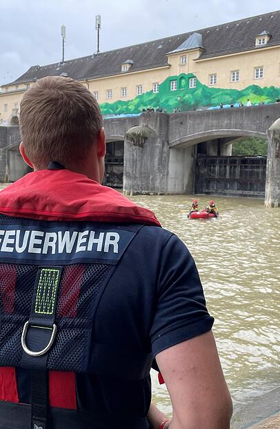 Nach den starken Regenfällen führt die Isar derzeit deutlich mehr Wasser als sonst. Nach den starken Regenfällen führt die Isar derzeit deutlich mehr Wasser als sonst.
