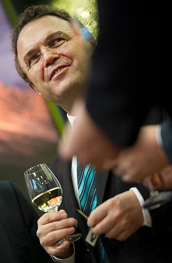Weißwein macht angeblich nicht so dick wie Bier.
