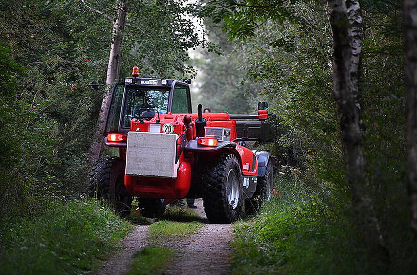 Spektakuläre Rettungsaktion in Grassau: Die Feuerwehr befreite ein Pferd aus dem moorastigem Untergrund.