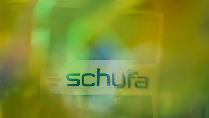 Die Schufa berechnet anhand gewaltiger Datenmengen, für wie kreditwürdig sie Verbraucher hält. Anlässlich ihres 100-jährigen Bestehens hat die Auskunftei einen tieferen Blick in ihre Geschichte zur Zeit des Nationalsozialismus (1933-1945) geworfen. (Symbolbild) Die Schufa berechnet anhand gewaltiger Datenmengen, für wie kreditwürdig sie Verbraucher hält. Anlässlich ihres 100-jährigen Bestehens hat die Auskunftei einen tieferen Blick in ihre Geschichte zur Zeit des Nationalsozialismus (1933-1945) geworfen. (Symbolbild)