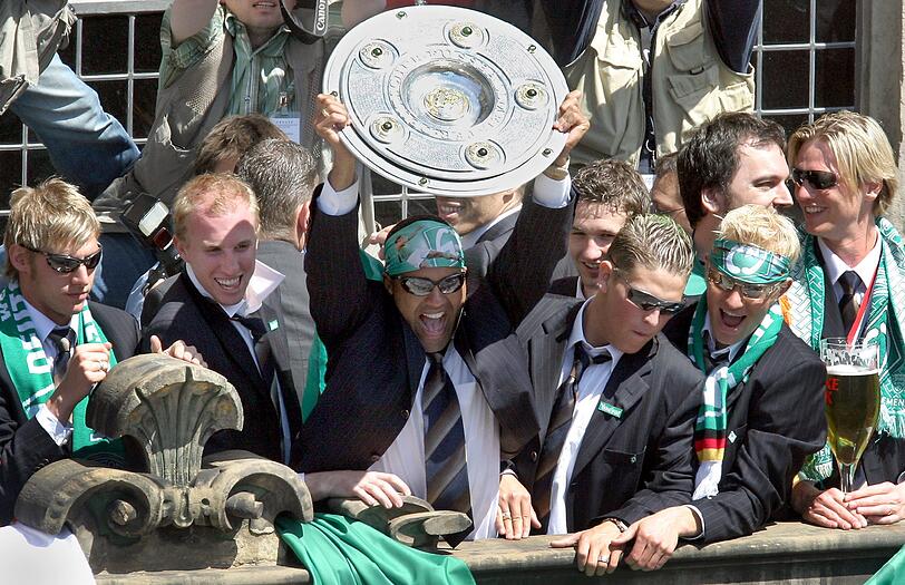 Seine erfolgreichste Zeit erlebte der "Kugelblitz" bei Werder Bremen, wo der heute 38-Jährige von 1998 bis 2004 aktiv war und sowohl Deutscher Meister als auch Pokalsieger wurde. Seit dem fiel der Fußballprofi Ailton vor allem durch seine ständigen Wechsel der Arbeitgeber auf. Zum Schluss spielte der einstige Topstürmer nur noch in unteren Ligen...
