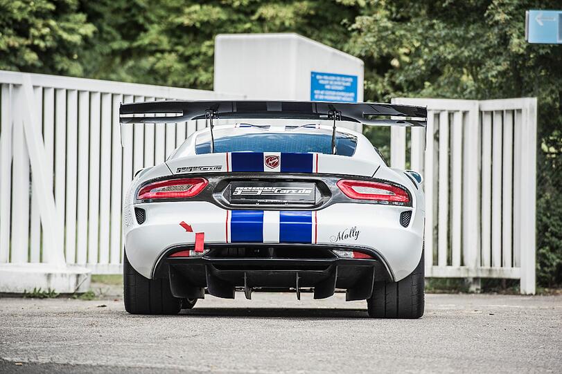 Die veredelte Viper ACR inklusive "Extreme Aero Package" ist als Komplettfahrzeug ab 219.000 Euro erhältlich.