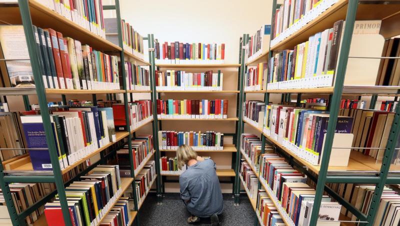 Die Zahl der Bibliothekenbesuche ist in Deutschland leicht gestiegen. Die Zahl der Bibliothekenbesuche ist in Deutschland leicht gestiegen.