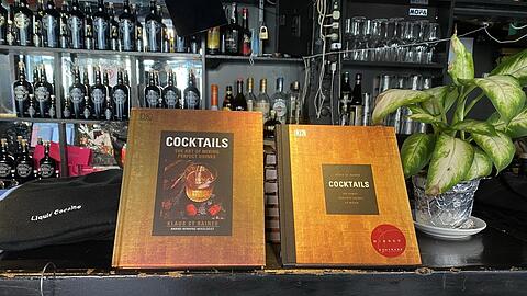 Passende Lektüre für den Bar-Abend daheim.