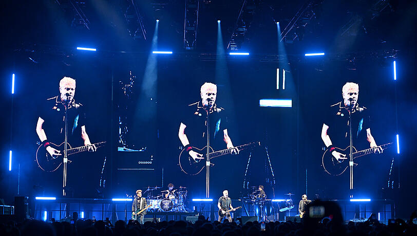 The Offspring live auf der Bühne am 30.10.2025 in München, Olympiahalle. 
Das Bild zeigt Sänger und Gitarrist Bryan Dexter Holland, Bassist Todd Morse, Gitarrist Kevin Noldes Wassermann und Schlagzeuger Brandon Pertzborn. The Offspring live auf der Bühne am 30.10.2025 in München, Olympiahalle. 
Das Bild zeigt Sänger und Gitarrist Bryan Dexter Holland, Bassist Todd Morse, Gitarrist Kevin Noldes Wassermann und Schlagzeuger Brandon Pertzborn.