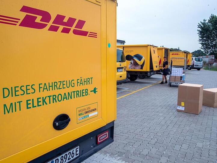 Die Coronavirus-Krise bekommt die Post bei DHL Express und im DHL-Frachtgeschäft vor allem bei Transporten von und nach China zu spüren.