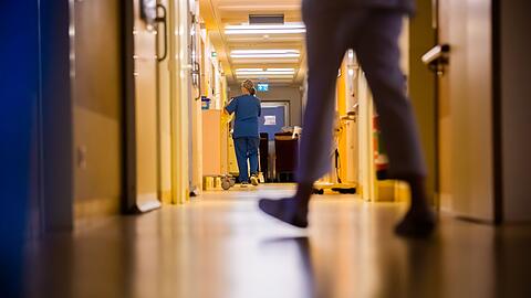Viele Krankenhäuser sind aktuell schwer überlastet.