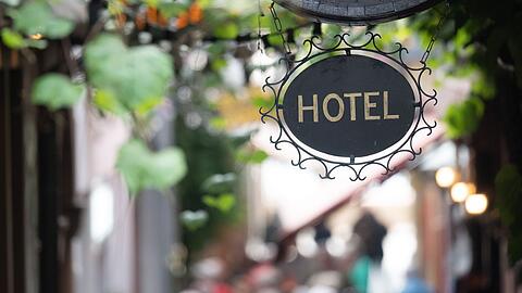 Der späte Ostertermin hat im April für ein deutliches Plus bei den Übernachtungszahlen in Hotels und anderen Beherbergungsbetrieben in Deutschland gesorgt.