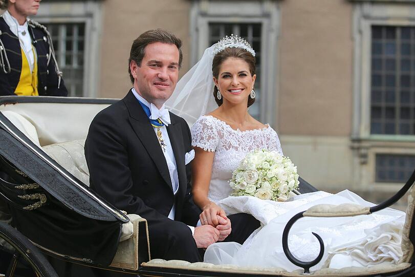 Prinzessin Madeleine und ihr Ehemann Chris O'Neill konnten nach dem Ja-Wort mit 400 Gästen im Königsschloss am Mälarsee feiern &ndash; bis in die Nacht. Die Bilder.