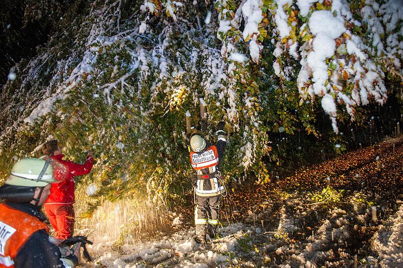 Wintereinbruch in Bayern: Schnee blockiert den Bahnverkehr.