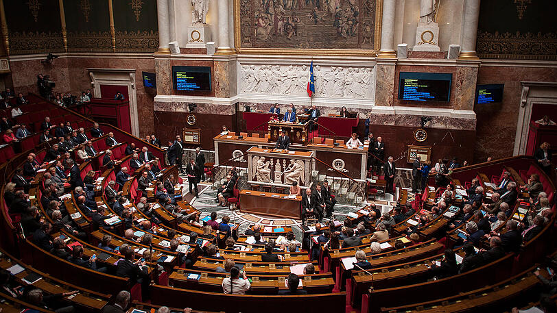 Die Nationalversammlung in Paris. Wahlforschungs-Institute haben berechnet, dass Emmanuel Macrons Partei "La République En Marche!" bis zu 400 der 577 Sitze holen könnte.