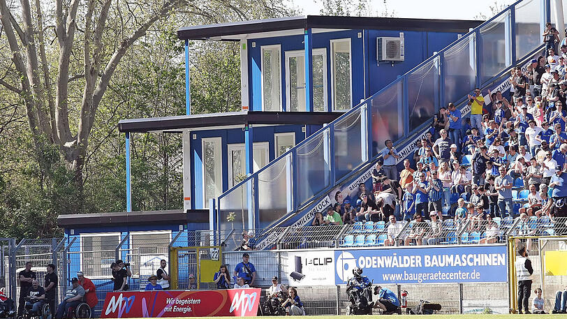 Für die Dritte Liga: der VIP-Turm im Mannheimer Carl-Benz-Stadion.