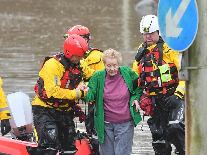 Sturm "Dennis" hat das Hochwasser-Risiko stark erhöht.