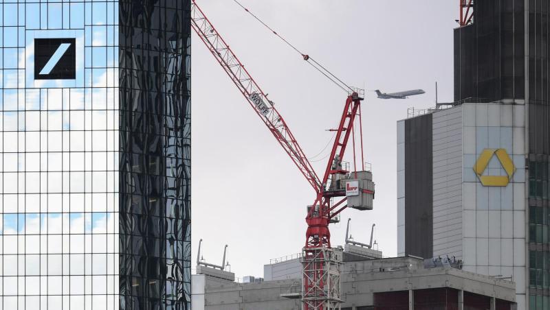 Verdi befürchtet bei einer Fusion von Deutscher Bank und Commerzbank den Abbau von bis zu 30.000 Arbeitsplätzen.