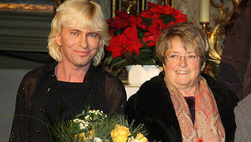 Gemeinsam für den guten Zweck: Schlagersänger Mark Lorenz mit Marga Beckstein.