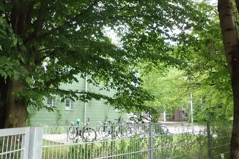 "Fast unbemerkt von der übrigen Münchner Bevölkerung mausert sich ein kleines Stadtgebiet in Schwabing-West."