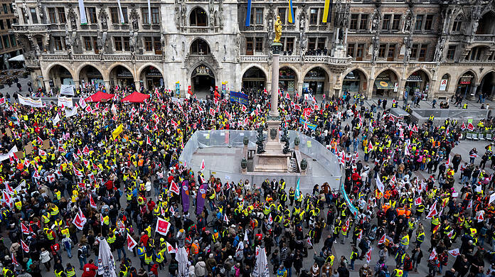 Der gut gefüllte Marienplatz am Dienstagvormittag.