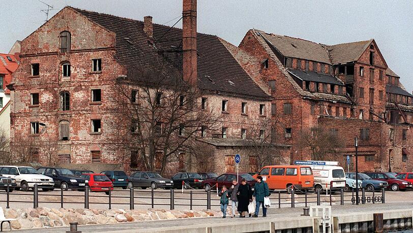 Zerfallende Bausubstanz: So sah es um 1989 vielfach in der DDR aus. Zerfallende Bausubstanz: So sah es um 1989 vielfach in der DDR aus.