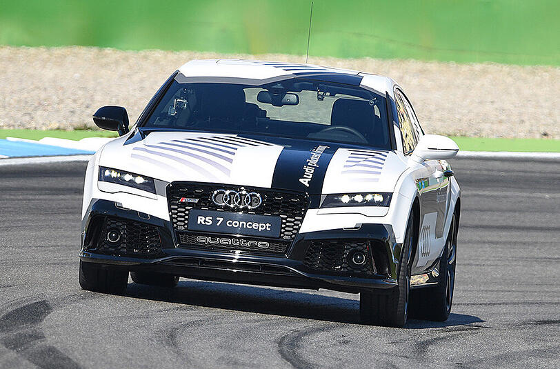 Ein führerloser Audi kurvt über die Rennstrecke in Hockenheim. Sieht so das Autofahren der Zukunft aus?
