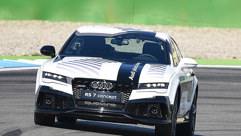 Ein führerloser Audi kurvt über die Rennstrecke in Hockenheim. Sieht so das Autofahren der Zukunft aus?