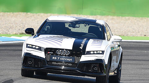 Ein führerloser Audi kurvt über die Rennstrecke in Hockenheim. Sieht so das Autofahren der Zukunft aus?
