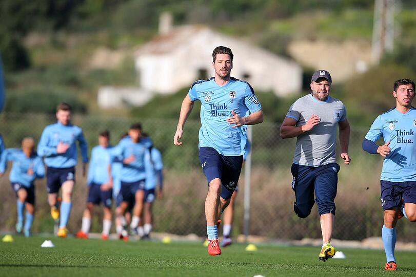 Vormittagstraining im Regen, Ankunft von Oberlöwe Peter Cassalette, kräfteraubender Zirkel am Nachmittag: Sehen Sie hier die Bilder vom dritten Tag des TSV 1860 in Estepona.