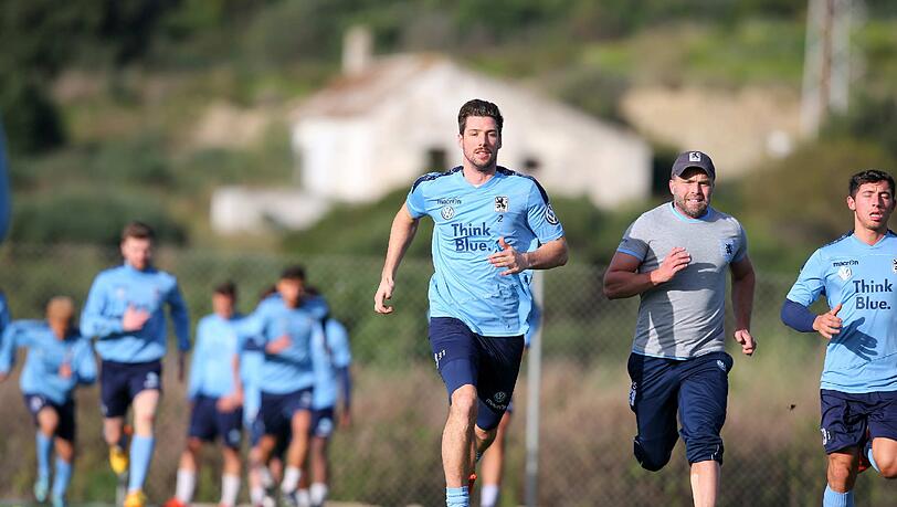 Vormittagstraining im Regen, Ankunft von Oberlöwe Peter Cassalette, kräfteraubender Zirkel am Nachmittag: Sehen Sie hier die Bilder vom dritten Tag des TSV 1860 in Estepona.