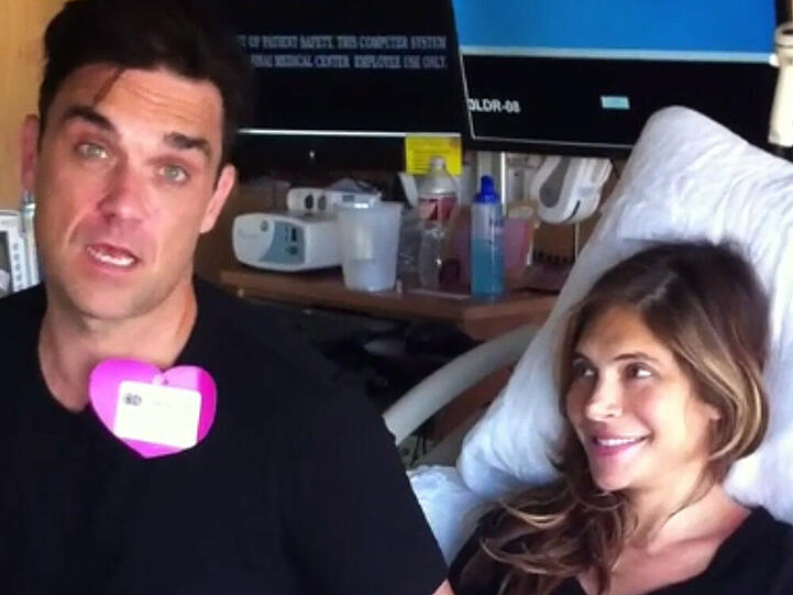 Erschöpft, aber glücklich: Robbie Williams und seine Frau Ayda nach der Geburt ihres Sohnes
