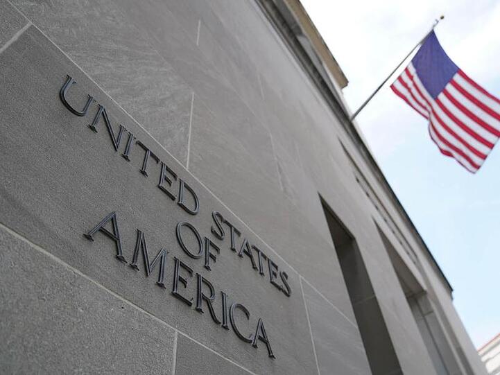 Mueller hatte sich erstmals nach etwa zwei Jahren öffentlich zu den Russland-Ermittlungen geäußert und Trump ausdrücklich nicht vom Vorwurf der Justizbehinderung freigesprochen.