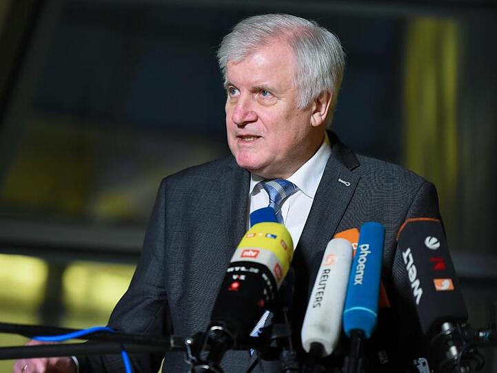 Bundesinnenminister Horst Seehofer trifft sich am Mittwochabend mit seinen EU-Kollegen, um über die Lage an der türkisch-griechischen Grenze und in den griechischen Lagern zu beraten.