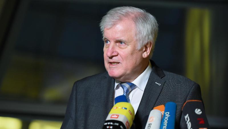 Bundesinnenminister Horst Seehofer trifft sich am Mittwochabend mit seinen EU-Kollegen, um über die Lage an der türkisch-griechischen Grenze und in den griechischen Lagern zu beraten. Bundesinnenminister Horst Seehofer trifft sich am Mittwochabend mit seinen EU-Kollegen, um über die Lage an der türkisch-griechischen Grenze und in den griechischen Lagern zu beraten.