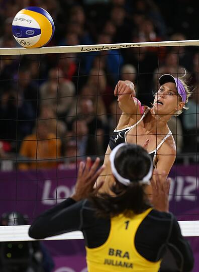 Der Traum von einer Medaille ist für die deutschen Beachvolleyballerinnen leider vorbei. Sara Goller und Laura Ludwig verlieren gegen Brasilien. 

In einem packenden Spiel gegen Brasilien unterlagen sie 0:2 . Hier sind die Fotos zum letzten Auftritt unsere Volleyballerinnen Sara Goller und Laura Ludwig