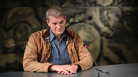 Götz Otto als Hauptmann Hajo Kessler im "Tatort: Das Verhör".