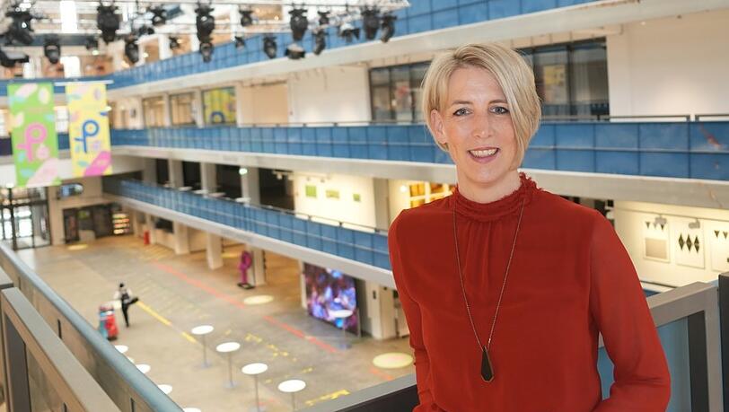 Als Treffpunkt wählt Katrin Habenschaden den Interimgasteig. Dieses Provisorium soll bleiben.