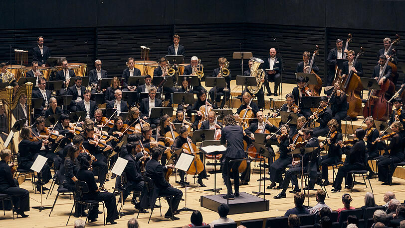 Robin Ticciati und das BR-Symphonieorchester. Robin Ticciati und das BR-Symphonieorchester.