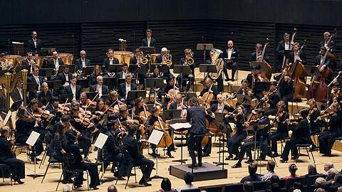 Robin Ticciati und das BR-Symphonieorchester.