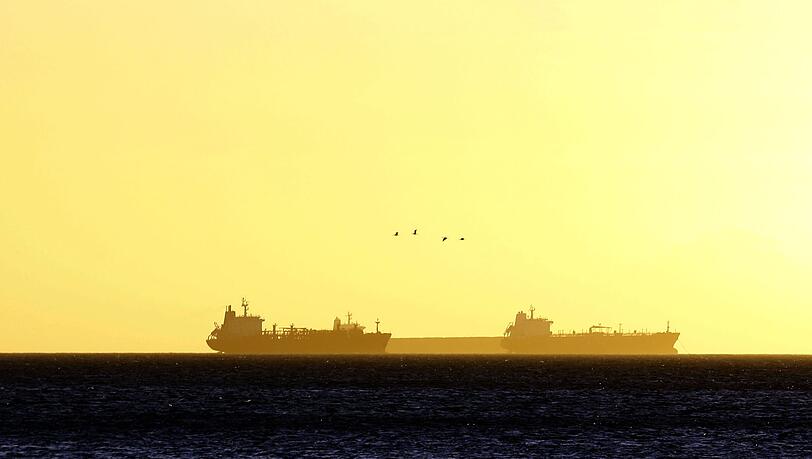 Noch ist unklar, weshalb ein Tanker seinen Kurs änderte. (Symbolbild) Noch ist unklar, weshalb ein Tanker seinen Kurs änderte. (Symbolbild)