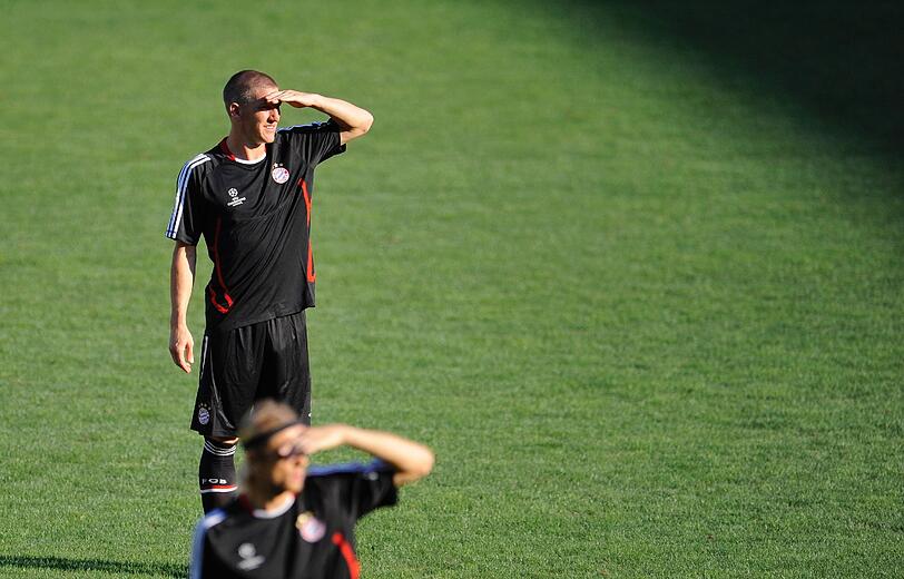 Schwitzen beim Training: Die Bayern bereiten sich auf das Spiel gegen Villarreal vor - Unsere Fotografen waren beim Training dabei.