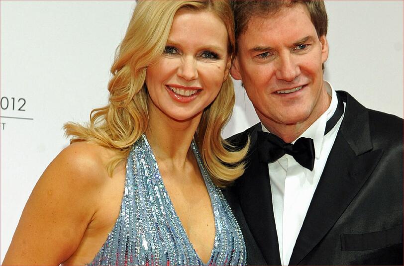Veronica Ferres: &bdquo;Unsere Familie wird traditionell zusammen feiern. Besonders freue ich mich schon auf den warmen Tee vor dem Kamin. Natürlich werde ich auch wieder eine Ente zubereiten. Und ich hoffe, in diesem Jahr die Plätzchen nicht wieder im Ofen zu vergessen.&ldquo;