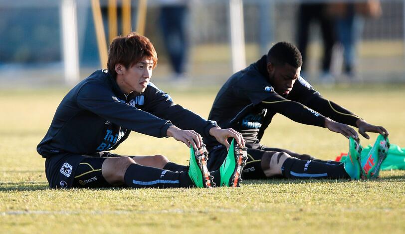 Die erste Trainingseinheit des japanischen Stürmers.