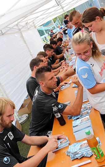 Bilder vom Löwen-Fanfest 2013.