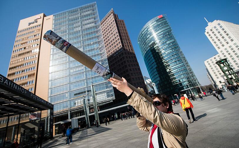 Do it yourself! Ein Fernglas gebastelt aus einer Kartonrolle. Ob das funktioniert hat?